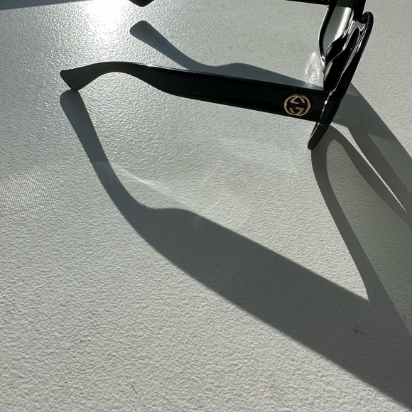Black Gucci Oversized Sunglasses - Picture 7 of 7